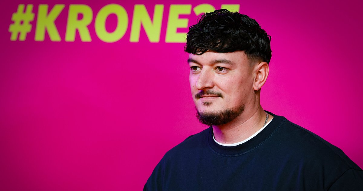 Viele-exklusive-Videos-und-Fotos-zur-1Live-Krone-2025-aus-Bielefeld-im-Liveticker