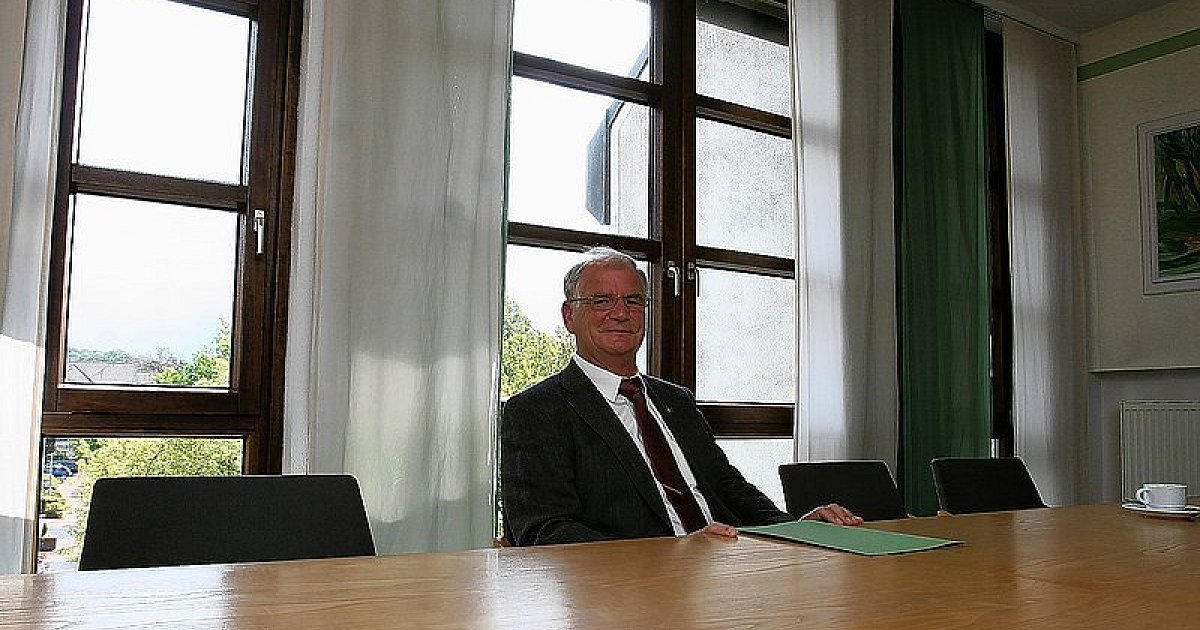 Der Mann zwischen den Stühlen | nw.de