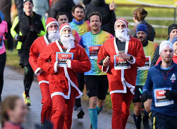 In Delbrück wird für den guten Zeck gelaufen: Am 30. November findet der 1. Advent Charity Run statt. - © picture alliance / Pressebildagentur ULMER