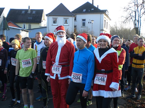 In der Vergangenheit haben sich Teilnehmer beim Weihnachtslauf des TG Lage auch schon mal verkleidet – ob das dieses Jahr bei Adventslauf wohl auch passiert? - © TG Lage Laufabteilung