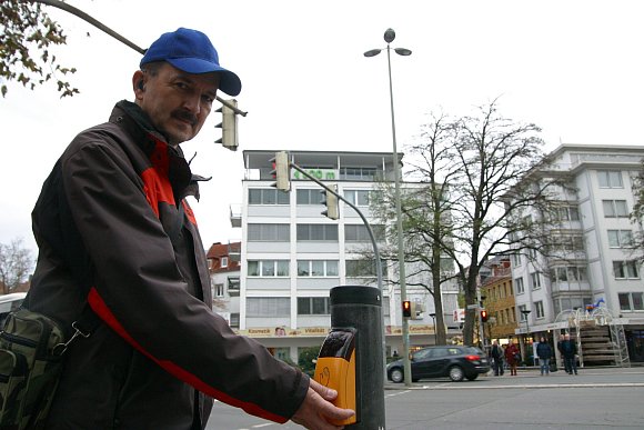 So bekommen auch Taube und Sehbehinderte die Grünphase mit. Ältere Anlage haben diese Funktionen nicht. - © Christine Warnecke