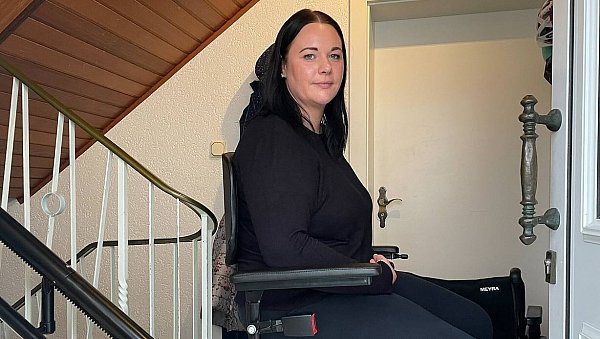 Ein großzügiger Spender aus Kirchlengern finanzierte Laura Röhrig den kompletten Lift, einen Scooter und sogar einen Familien-Urlaub. - © Christian Grospitz