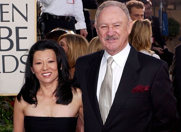 2003: Der Schauspieler Gene Hackman mit seiner Frau Betsy Arakawa bei der 60. jährlichen Verleihung der Golden Globes in Beverly Hills. - © MARK J. TERRILL/AP/dpa