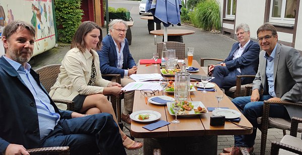 Heinrich Wenisch (v. l.), Edith Götz, Jürgen Steeger, Christian Haase und Peter Liese. - © Privat