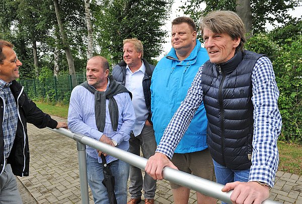 FCG-Chef: Andre Niermann (r.) überzeugte sich vom Neubeginn. - © raimund vornbäumen