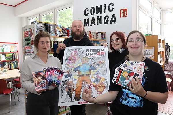 Sara Opaitz (v. l.), Tim Teilkemeier, Nina Homburg und Kristin Reinert freuen sich schon auf den Manga Day. - © Judith Gladow