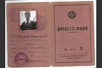 Seit 66 Jahren nur mit einem "n": Reinhold Skowronnek hat es nach eigener Aussage selbst bis vor kurzem nicht bemerkt, dass sein Name auf seinem alten Spielerpass falsch geschrieben ist. - © Privat