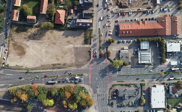 Der Fahrer gerie mit seinem Renault auf der Kreuzung ins Schleudern. MT-Archivfoto: Alex Lehn