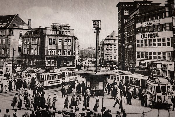 Historisch: Schon damals stellte Laumen Lichtwerbung die markante Werbung des "Café Europa" am Bielefelder Jahnplatz her. - © Mike-Dennis Müller