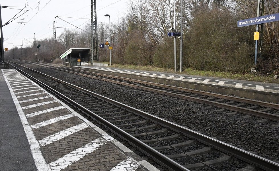 Notarzteinsatz am Gleis im Kreis Gütersloh Strecke wieder freigegeben nw.de