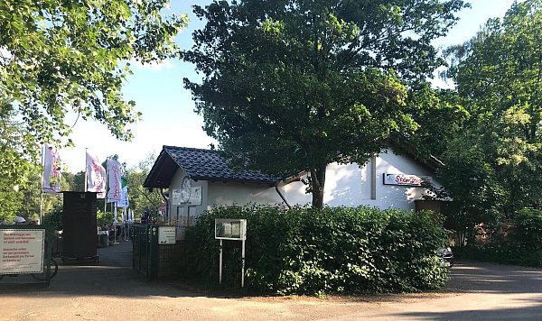 Die Gastronomie Seemöwe liegt unmittelbar am Lippesee. - © Nikola Becker
