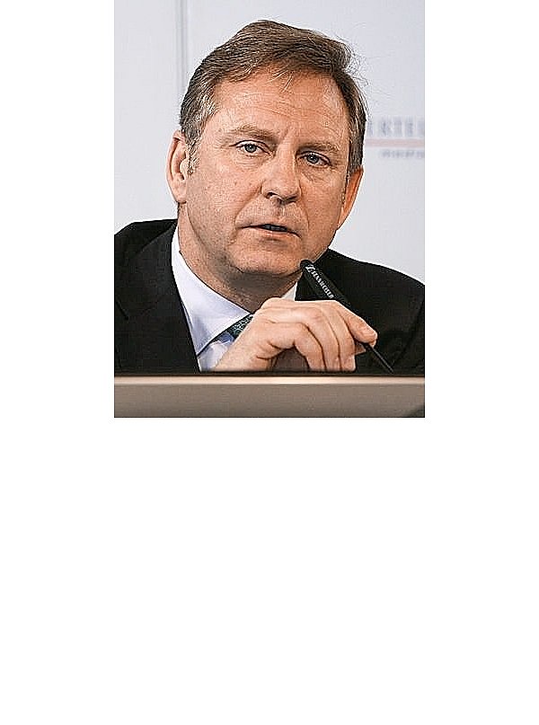 Hartmut Ostrowski ist unternehmerisch aktiv.