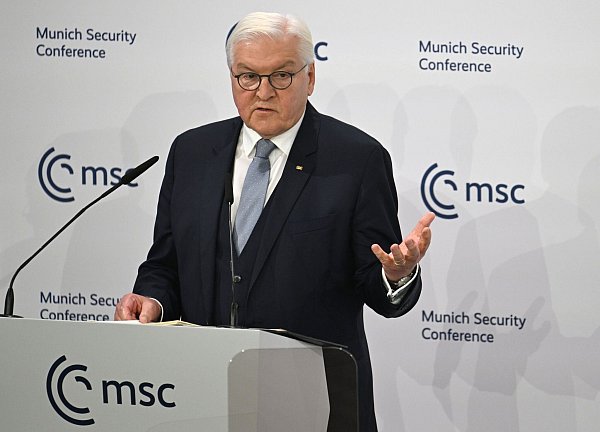 Bundespräsident Frank-Walter Steinmeier sprach zu Beginn der Tagung. Die Münchner Sicherheitskonferenz findet vom 14. bis zum 16. Februar 2025 im Hotel Bayerischer Hof in München statt. - © Boris Roessler/dpa