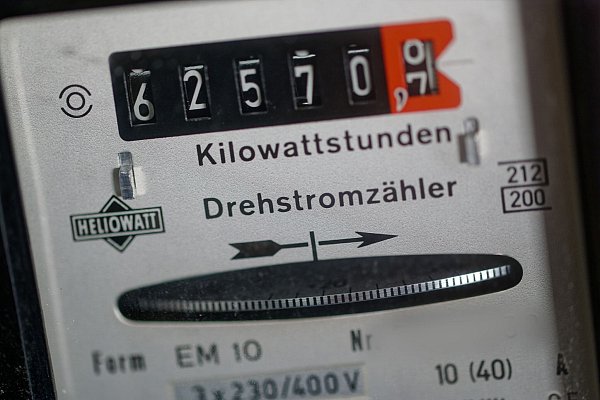 Kunden von Westfalen Weser können beim Strom für das kommende Jahr sinkende Preise erwarten. - © Henning Kaiser/dpa