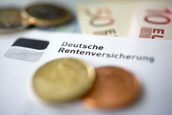 Ab dem 1. Januar 2025 gibt es einige Änderungen bei der Rentenversicherung. - © Marijan Murat/dpa