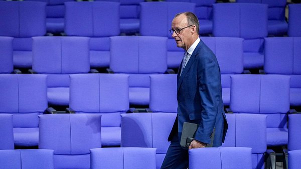 Friedrich Merz vor der finalen Abstimmung über sein Migrationsgesetz: War es das wert? - © Kay Nietfeld/dpa