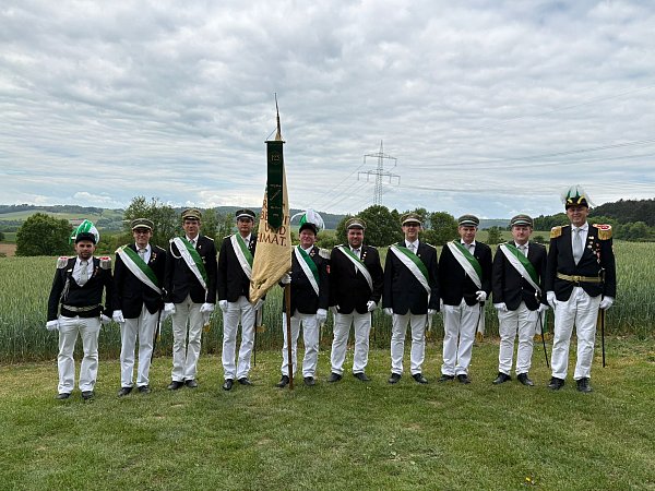 Adjutant Sebastian Bolte (v. l.), Feldwebel Thomas Groppe, Kassierer Florian Stieneke, Fahnenoffizier Stephan de la Porte, Fähnrich Martin Osterloh, Fahnenoffizier Alexander Groppe, Schriftführer Michael Weinreich,

Königsoffizier Sönke Tegethoff, Königsoffizier Fabian Menne und Oberst Dirk Kaufmann bilden den Vorstand. - © Schützengilde Beller