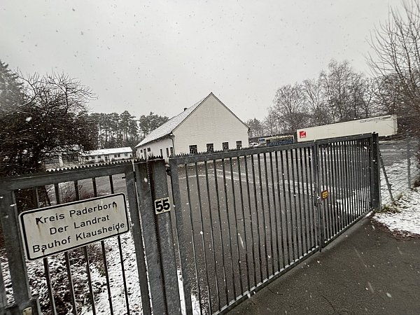 Der frühere Kreisbauhof zwischen Hövelhof und Sennelager soll Standort eines Kühlcontainers werden. - © Jens Reddeker