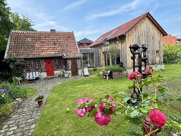 Zum Tag der Architektur zeigen Malte Rinkens und Beate Rolf in Westenholz ihr außergewöhnliches Doppel-Haus, das mit dem Architekturbüro Gröne entstanden ist. - © Jens Reddeker