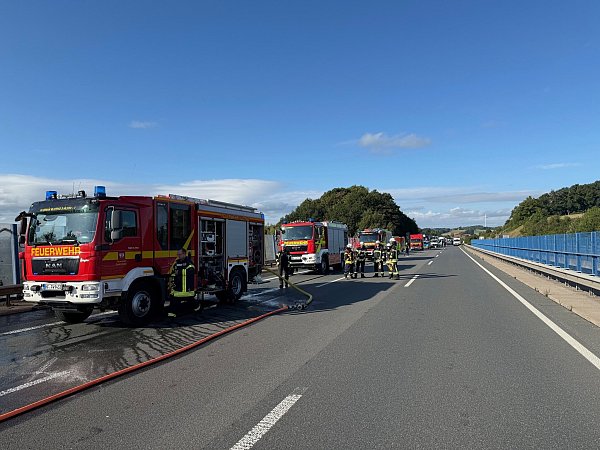 Die Feuerwehr Vlotho war mit mehreren Fahrzeugen vor Ort. - © Feuerwehr Vlotho