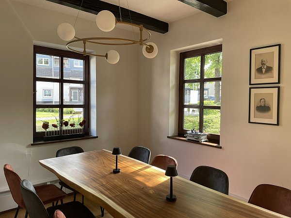 „Alt trifft Neu“ – das Innenkonzept von Wein am Kump bringt modernes Design und historische Substanz in Einklang. - © Stadt Bad Wünnenberg