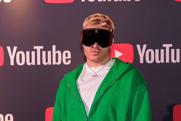Der Rapper Ski Aggu zählt zu den Headlinern des Campus-Festivals 2025 in Bielefeld. - © Carsten Koall/dpa