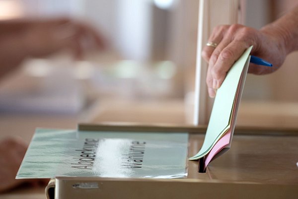 Rund 13,7 Millionen Bürger können am Sonntag an den Kommunalwahlen in Nordrhein-Westfalen teilnehmen. - © Federico Gambarini/dpa