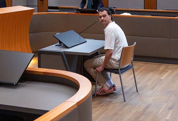 Schauspieler und Reality-TV-Darsteller Jimi Blue Ochsenknecht sitzt im Landesgericht Innsbruck. - © Expa/Johann Groder/APA/dpa