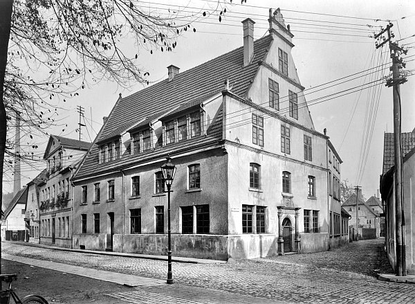 Eine alte Fotografie des Frühherrenhaus'. - © Städtisches Museum Herford