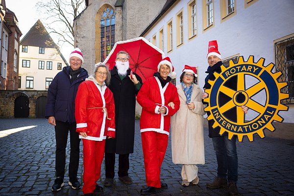 Freuen sich schon auf ihren Rotarier-Santa-Run: v.l., Tilman Meyer zu Erpen, Ariane Wichert, Siegfried Heuer, Sabine Neumann, Liana Heuer und Harry Leyendecker. - © Mike-Dennis Müller