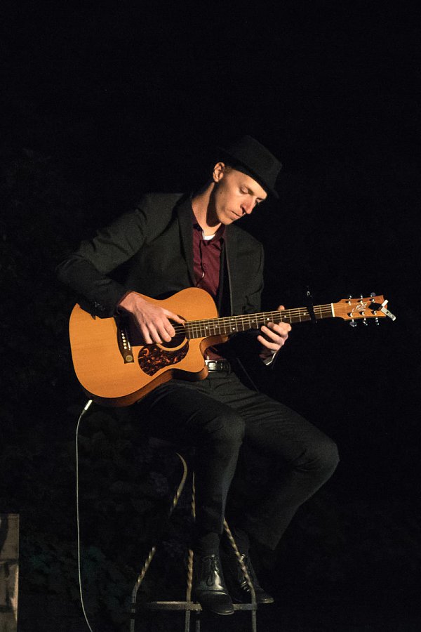Der Mann für die leisen Momente: Gitarrist Julien Castanié. - © Cornelia Müller
