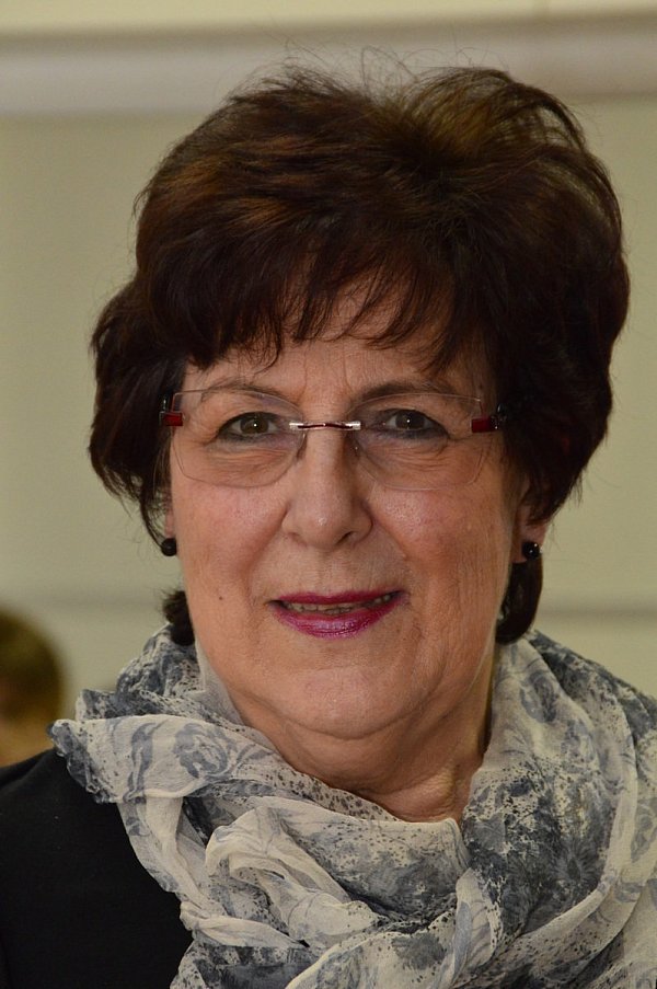 Inhaberin Ruth Schneider mit ihren eigenen Haaren. - © Vivien Tharun