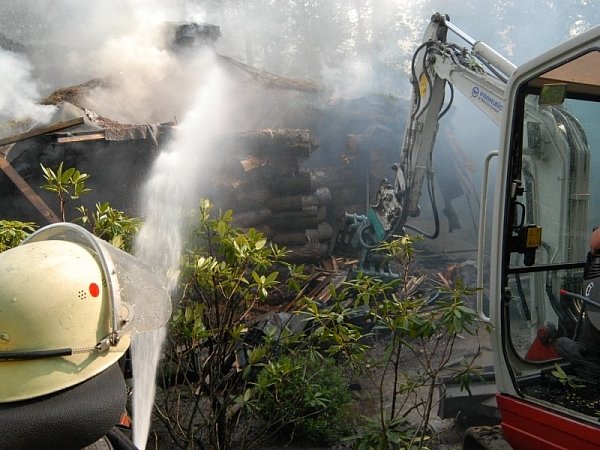 Das Saunahäuschen muss abgerissen werden. - © FOTO: ANDREAS EICKHOFF