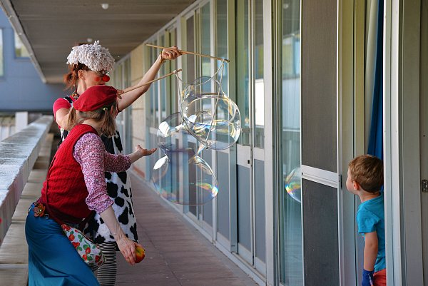Clowns im Kinderkrankenhaus des Klinikum Herford. - © Klinikum Herford