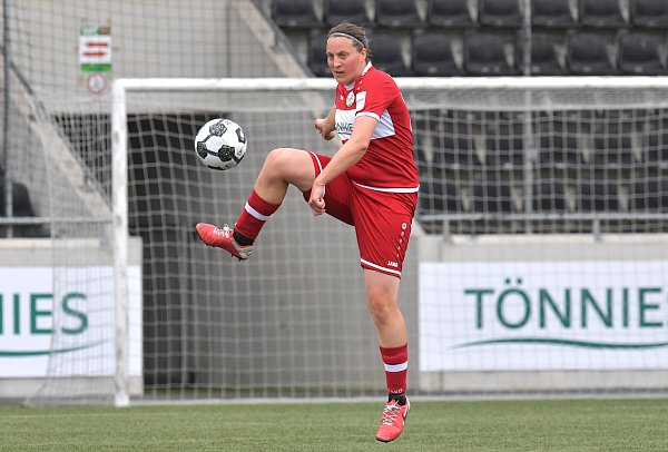 -Sport/Presse/Foto Dünhölter-
27.04.2025, Fussball, GER, DFB-Pokal Play-Offs, Saison 2025/2026, TÖNNIES-ARENA, RHEDA-WIEDENBRÜCK
FSV Gütersloh - 1. FC Magdeburg 0 : 2
Birgitta Schmücker (FSV Gütersloh) - © sport/presse/foto Dünhölter