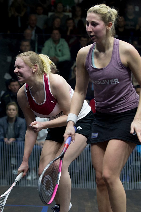 Die Entscheidung: Franziska Hennes (l.) hat den Matchball verwandelt und ballt die Siegerfaust. Sina Kandra fehlte erneut das Glück. - © pixathlon / Angerer