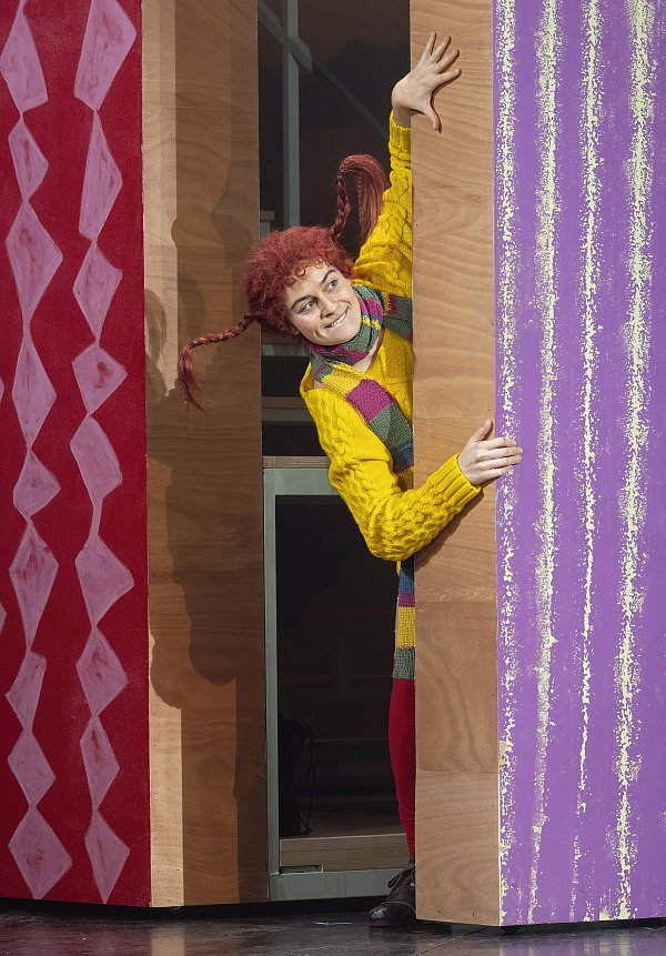 Inszenierung "Pippi Langstrumpf" als Weihnachtsmärchen am Theater Bielefeld, Stadttheater.

Pippi Langstrumpf_01: Gesa Schermuly - © Philipp Ottendörfer