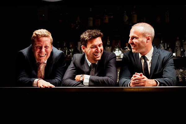 Es werden historische Disney-Zeichentrick-Weihnachtsfilme gezeigt und mit Live-Musik der „Three Blind Mice“ hinterlegt. - © Zoé Casas