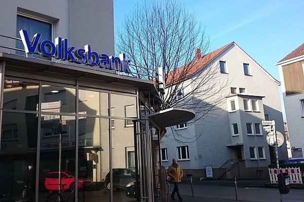 Auch die Volksbank-Filiale an der Riemekestraße wird vorübergehend geschlossen. - © Lena Henning (Archiv)