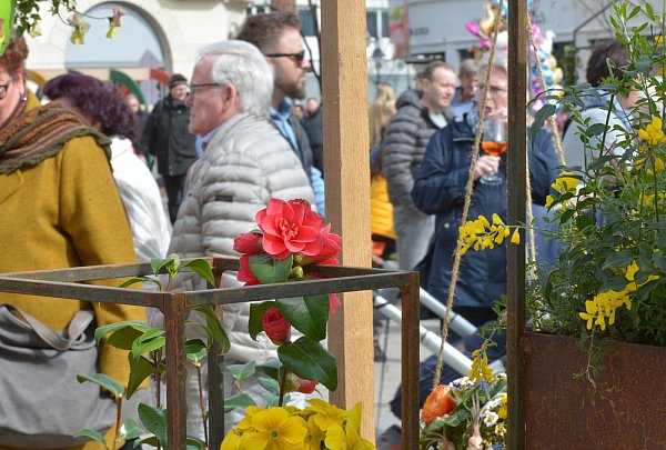 Bunt: Am verkaufsoffenen Sonntag galt in der Innenstadt das Motto "Alles außer Langeweile". - © Jens Dünhölter