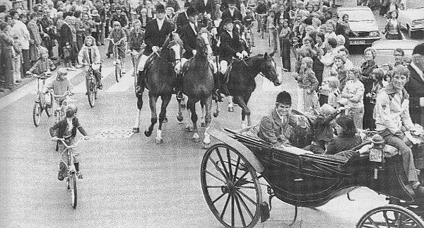 Sönke Sönksen, ehemaliger deutscher Springreiter und Olympiateilnehmer, beim Empfang in Versmold 1976 nach der Rückkehr aus Montreal. - © Hans-Walter Müller