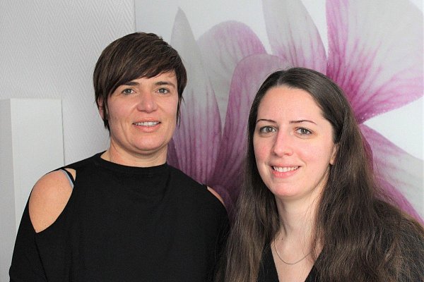 Nicole Bäumler (l.) und Rebecca Lindhorst werden die Wochenbettambulanz betreuen. - © St. Johannisstift