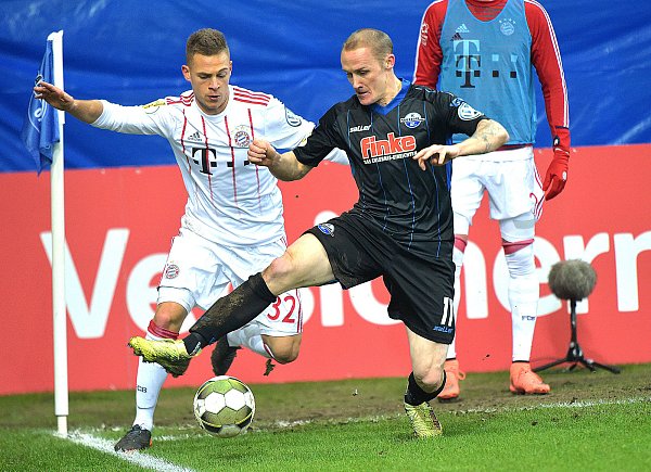 Engagiert: Sven Michel (r.) gab keinen Ball verloren. Hier kämpft er mit Joshua Kimmich um das Spielgerät. - © Wilfried Hiegemann