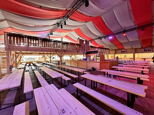 Libori 2025: Die Paderborner Almhütte bietet bis zu 1.500 Party-Gästen Platz. - © Paderborner Almhütte
