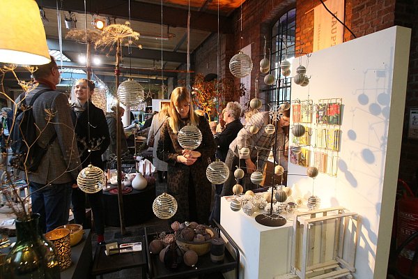 Vielfältig:Die Lifestyle-Messe Herbstzeitlos ludt zum Stöbern, Shoppen und Schlemmen in den alten Güterbahnhof. - © Peter Steinert