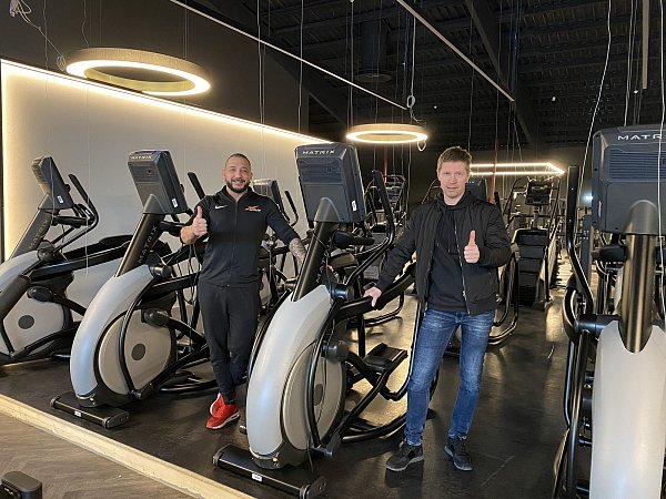 Bülent Dalay und Kai Jaeger fiebern der Eröffnung des Fitnesstempels X-Sport entgegen. - © Gabriele Grund