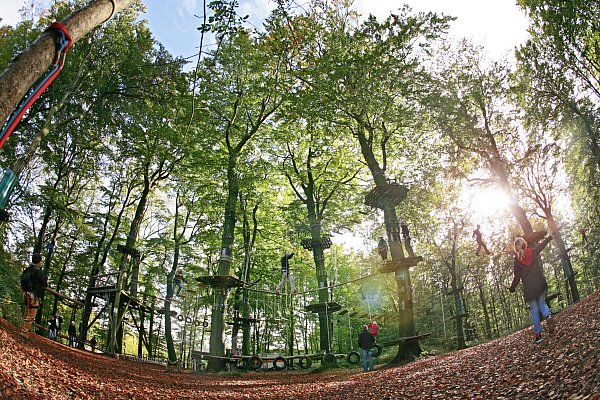 In dem Kletterpark gibt es sechs verschiedene Parcours und über 80 Kletterstationen.?Foto: Joerg Manegold - © Joerg Manegold