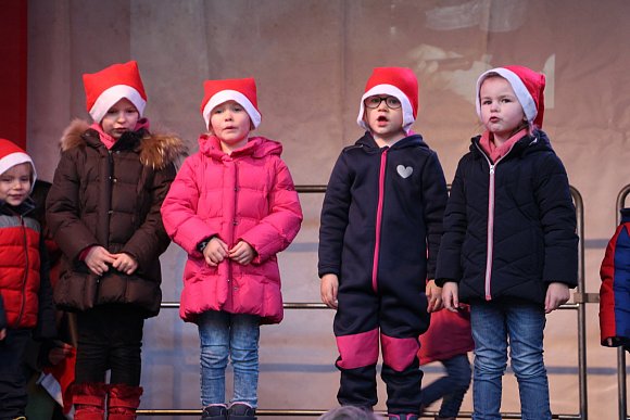 Niedliches Bühnenprogramm - © Myriam Domke-Feiner