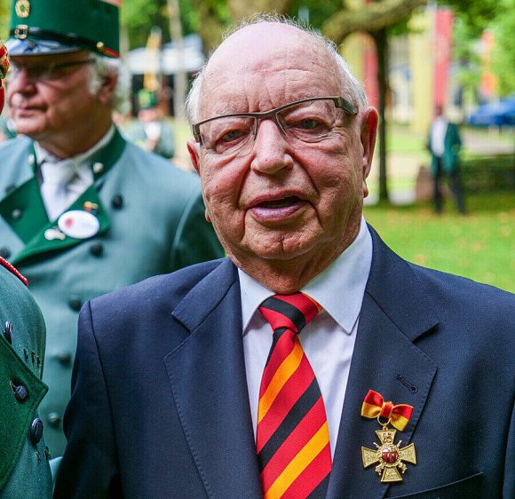Hermann Kramps gehört dem Paderborner Bürger-Schützen-Verein bereits seit 85 Jahren an. - © Ralph Meyer