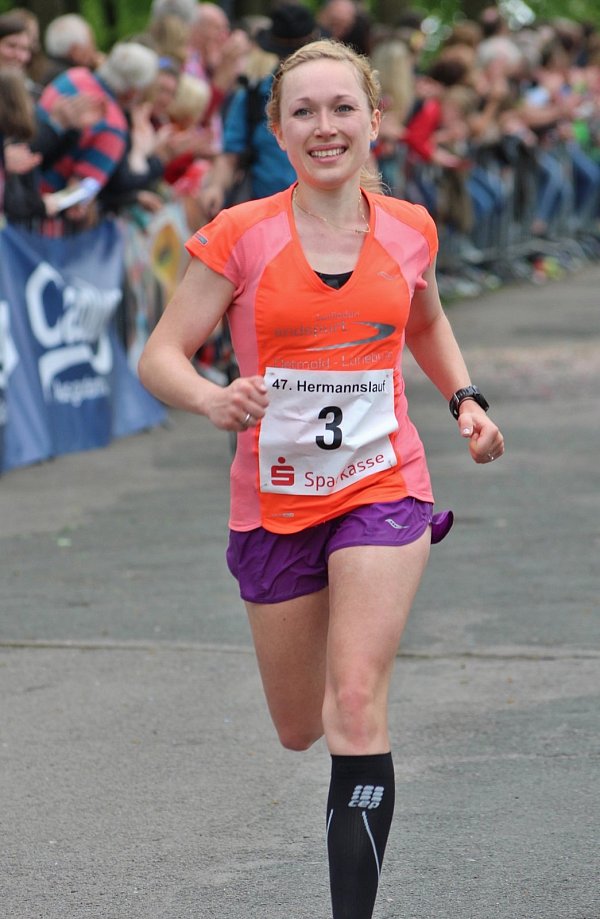 Die Uhr im Blick: Stephanie Strate (SVB). - © Claus-Werner Kreft